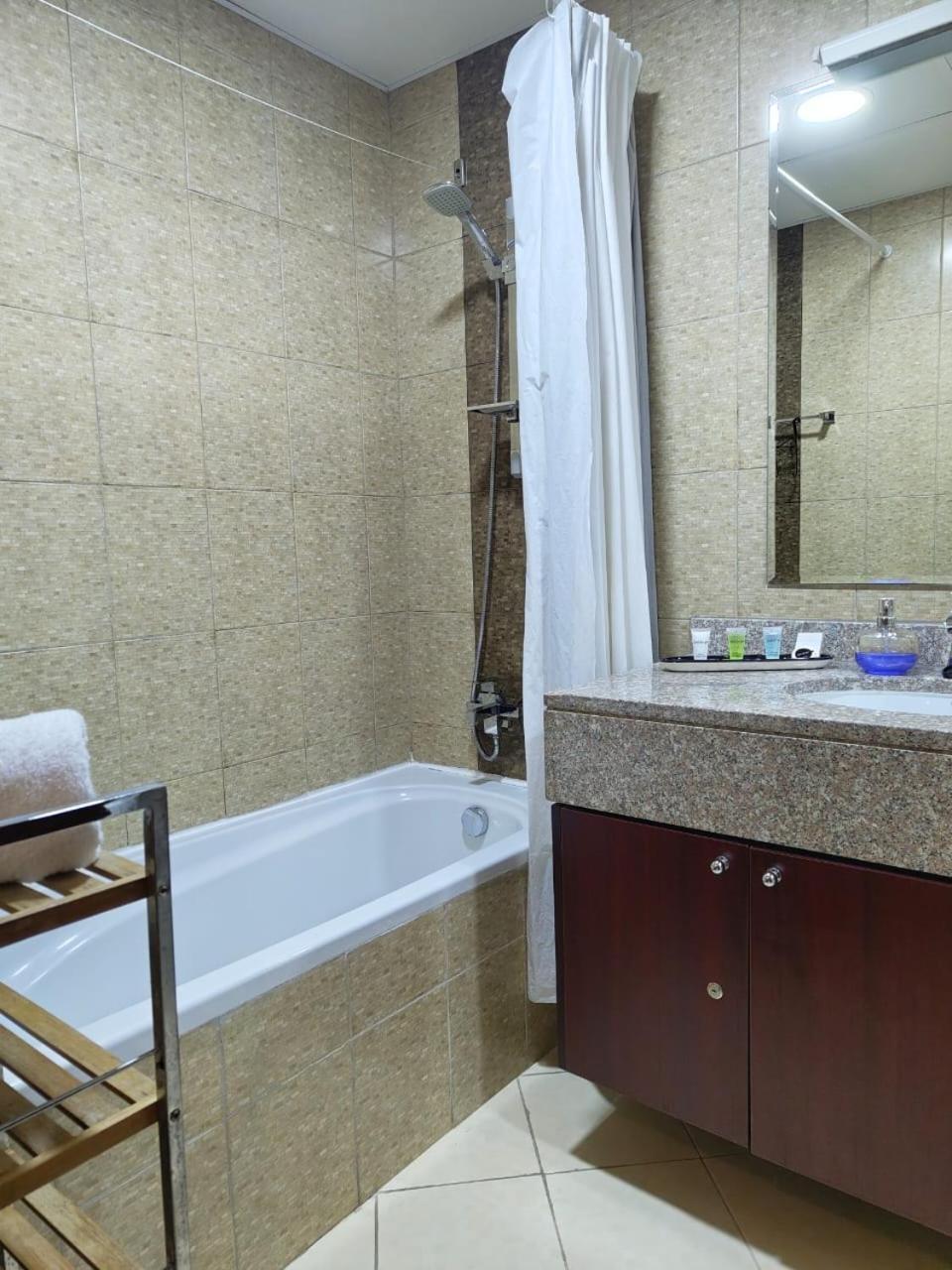 Studio In The Heart Of Sports City -Great View & Amenities! Dubai Dış mekan fotoğraf